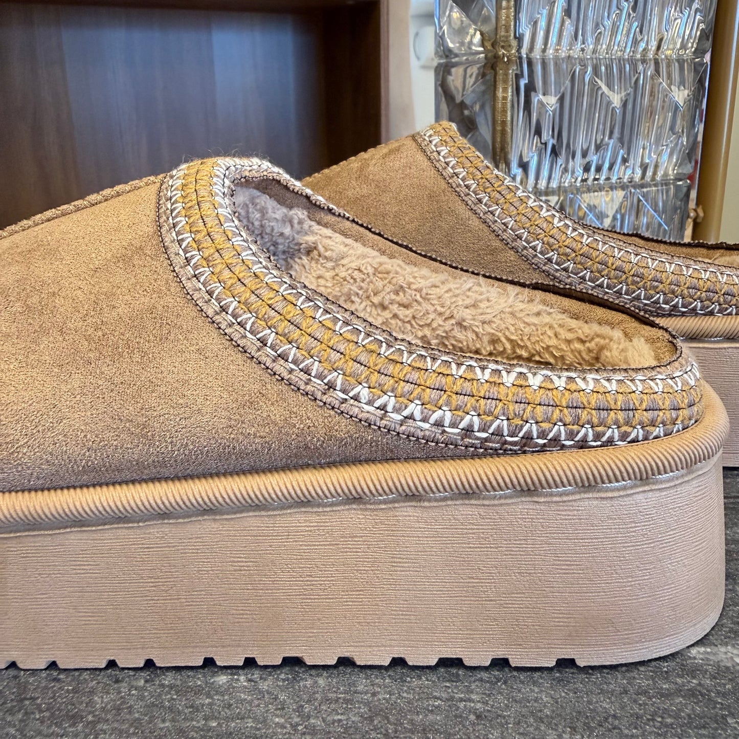 Mules fourrées beige