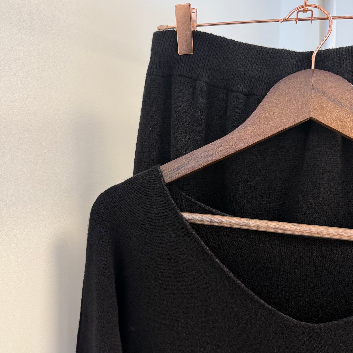 Ensemble Gina Jupe et Pull noir TU