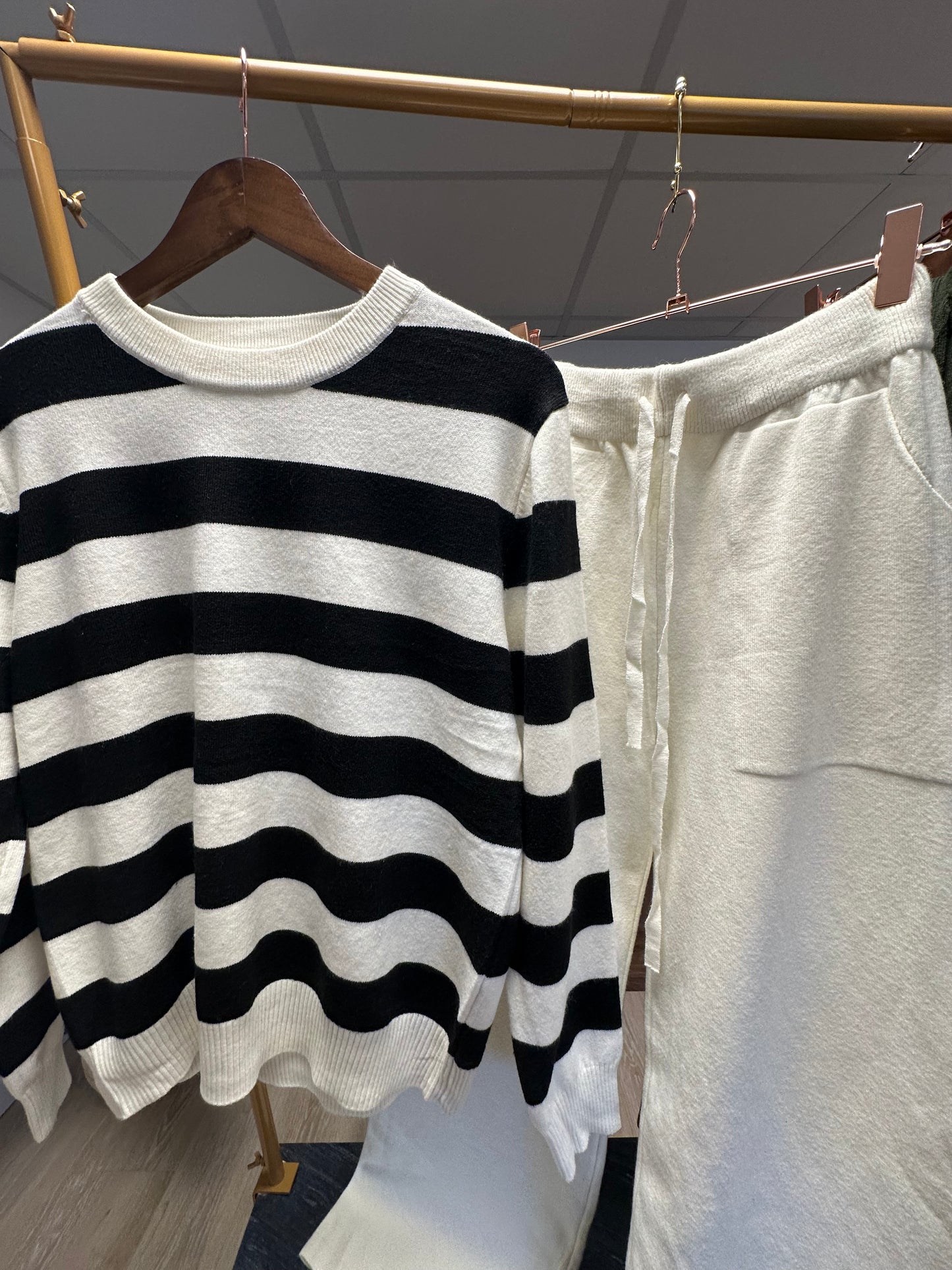 Ensemble Phil Pull et Pantalon blanc et noir TU